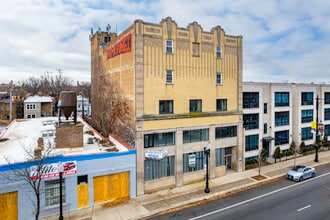 2431 W Irving Park Rd in Chicago, IL - Building Photo - Building Photo