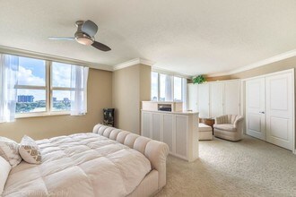 99 SE Mizner Blvd-Unit -819 in Boca Raton, FL - Building Photo - Building Photo