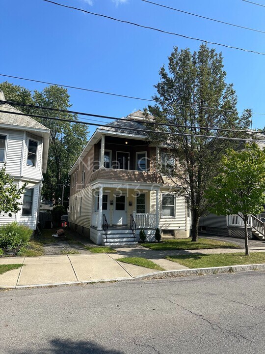 1042 Baker Ave in Schenectady, NY - Foto de edificio