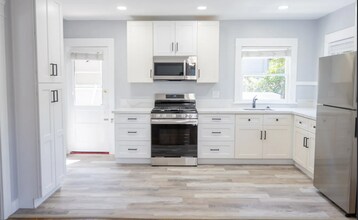 3745 Bancroft St in San Diego, CA - Building Photo - Building Photo