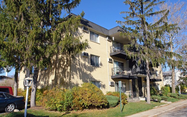 10S472 Echo Ln in Willowbrook, IL - Foto de edificio - Building Photo