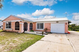 18406 Van Nuys Cir in Port Charlotte, FL - Building Photo - Building Photo