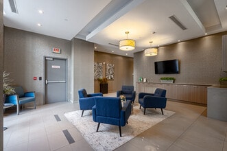 Regency on Main in Hamilton, ON - Building Photo - Building Photo