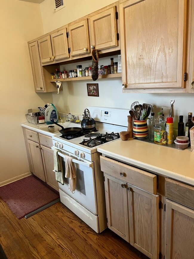 3840 W Roscoe St in Chicago, IL - Building Photo - Building Photo