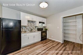 242 Hoskins Mill Ln in Charlotte, NC - Building Photo - Building Photo