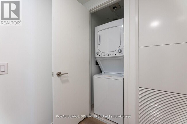 86 Dundas St W in Mississauga, ON - Building Photo - Building Photo