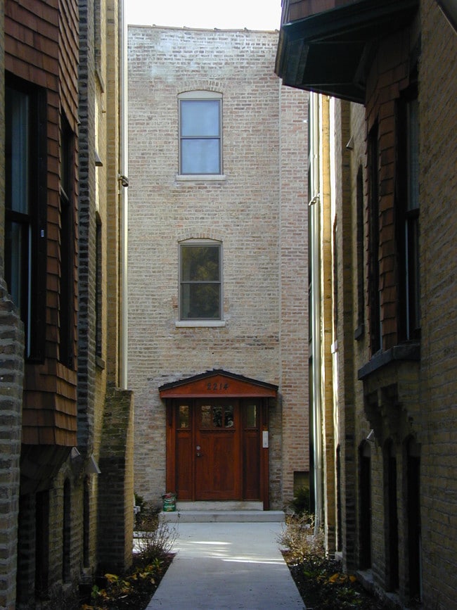 property at 2214 N Sedgwick St