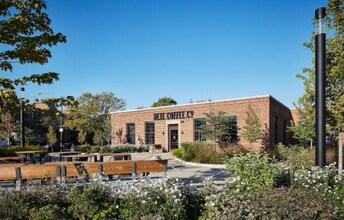 2857 N Clybourn Ave, Unit 2850-301 in Chicago, IL - Building Photo - Building Photo