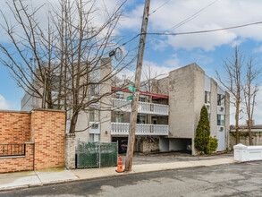 1444 Shore Dr in Bronx, NY - Building Photo - Building Photo