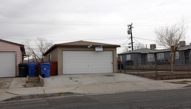 813-815 E Fredricks St in Barstow, CA - Foto de edificio - Building Photo