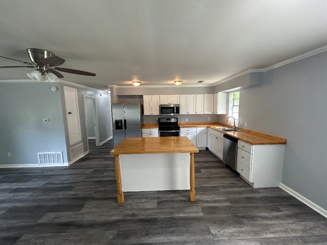 11090 Beverly Rd in D'Iberville, MS - Building Photo - Building Photo