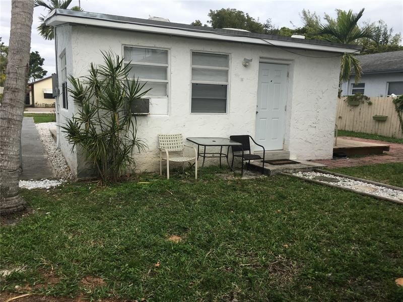 1726 Roosevelt St in Hollywood, FL - Building Photo
