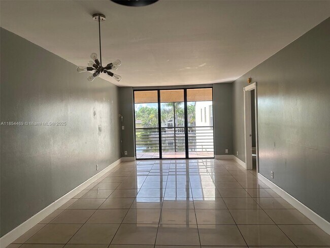 11390 Taft St in Pembroke Pines, FL - Building Photo - Building Photo
