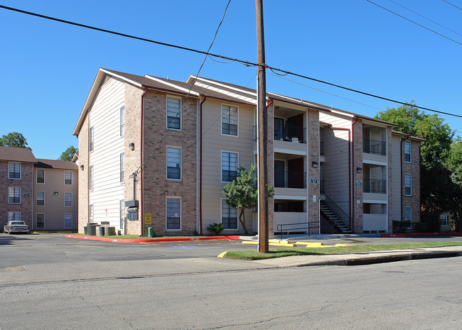 Dietrich Road in San Antonio, TX - Foto de edificio - Building Photo