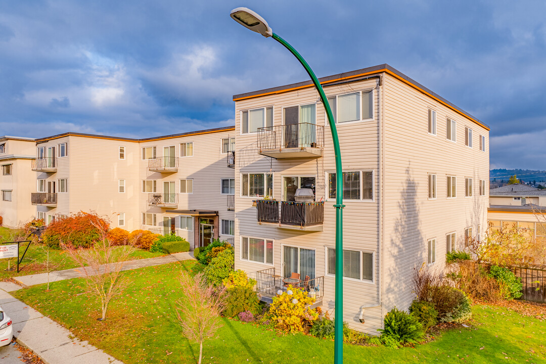 Brentview Manor Apartments in Burnaby, BC - Building Photo