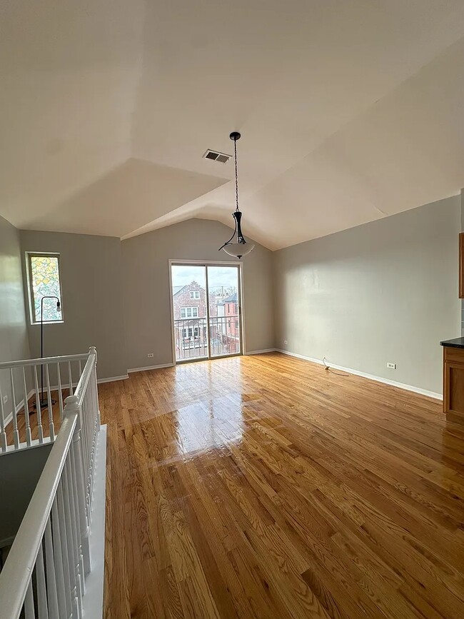 2239 S Ridgeway Ave, Unit 3 in Chicago, IL - Foto de edificio - Building Photo