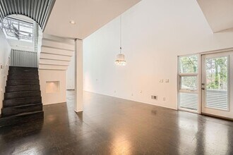 1024 Hemphill Ave NW, Unit L-B The Meadow Court in Atlanta, GA - Building Photo - Building Photo