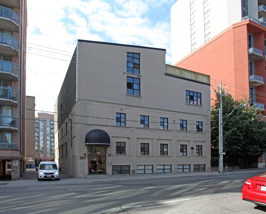 Richmond Mews in Toronto, ON - Building Photo