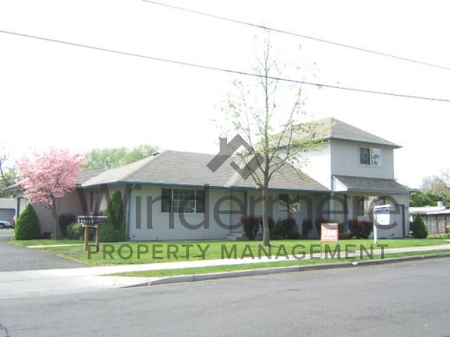 938 S 3rd Ave