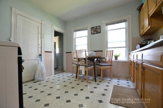 548 Washington St, Unit 1 in Boston, MA - Building Photo - Building Photo