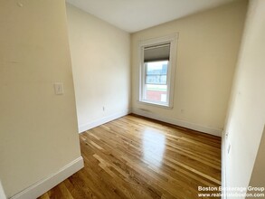 92 L St, Unit 3 in Boston, MA - Building Photo - Building Photo