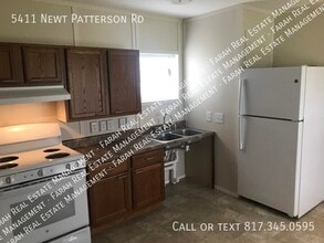 5411 Newt Patterson Rd in Mansfield, TX - Building Photo - Building Photo