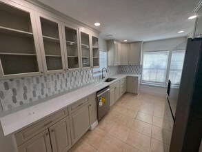 2301 S San Jose Cir in Tampa, FL - Building Photo - Building Photo