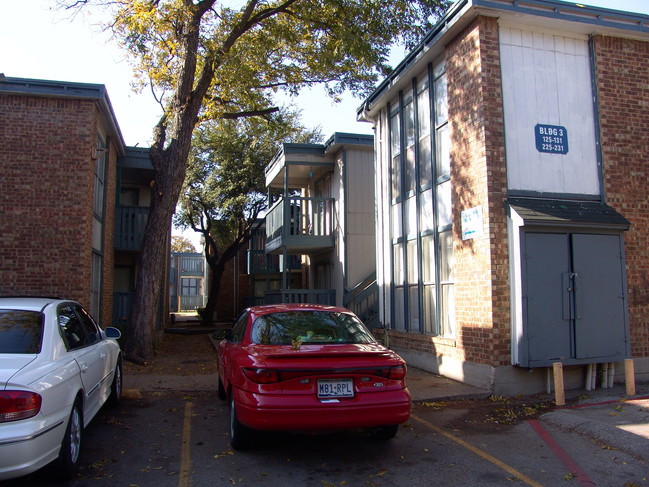 Parkside Place Apartments in Dallas, TX - Foto de edificio - Building Photo