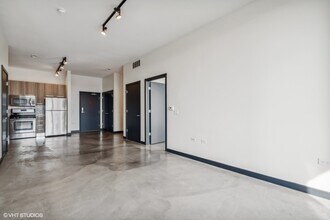 1647 N Milwaukee Ave in Chicago, IL - Building Photo - Building Photo