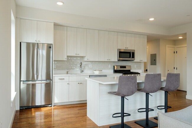 1 Everett St, Unit 501 in Boston, MA - Building Photo - Building Photo