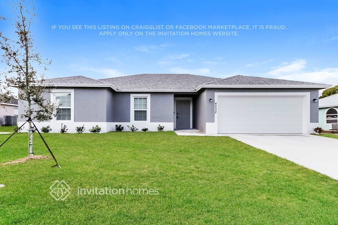 4532 SW Floral St in Port St. Lucie, FL - Building Photo