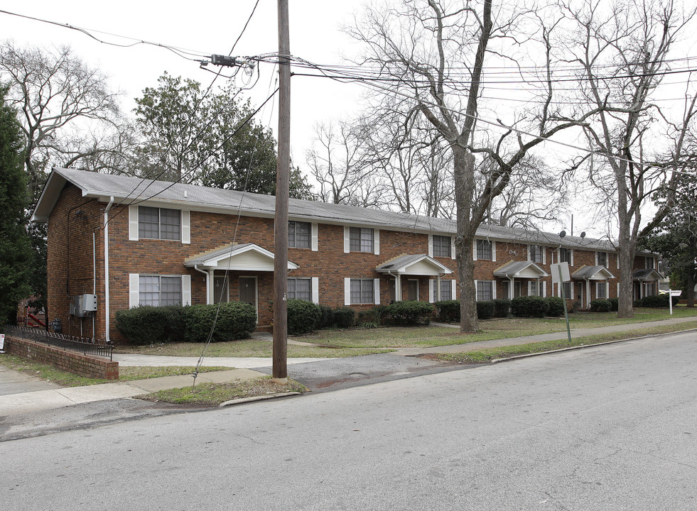 1744 Cambridge Ave in College Park, GA - Foto de edificio