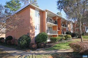 1800 Jefferson Park Ave in Charlottesville, VA - Building Photo