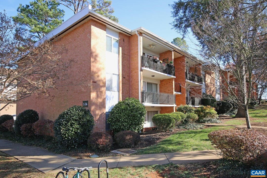 1800 Jefferson Park Ave in Charlottesville, VA - Building Photo