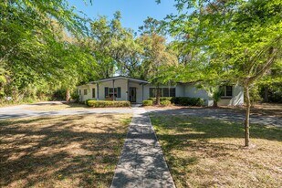 2110 NW 3rd Pl in Gainesville, FL - Building Photo