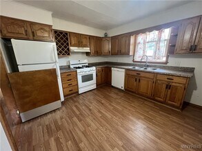 820 Cayuga Creek Rd in Buffalo, NY - Building Photo - Building Photo