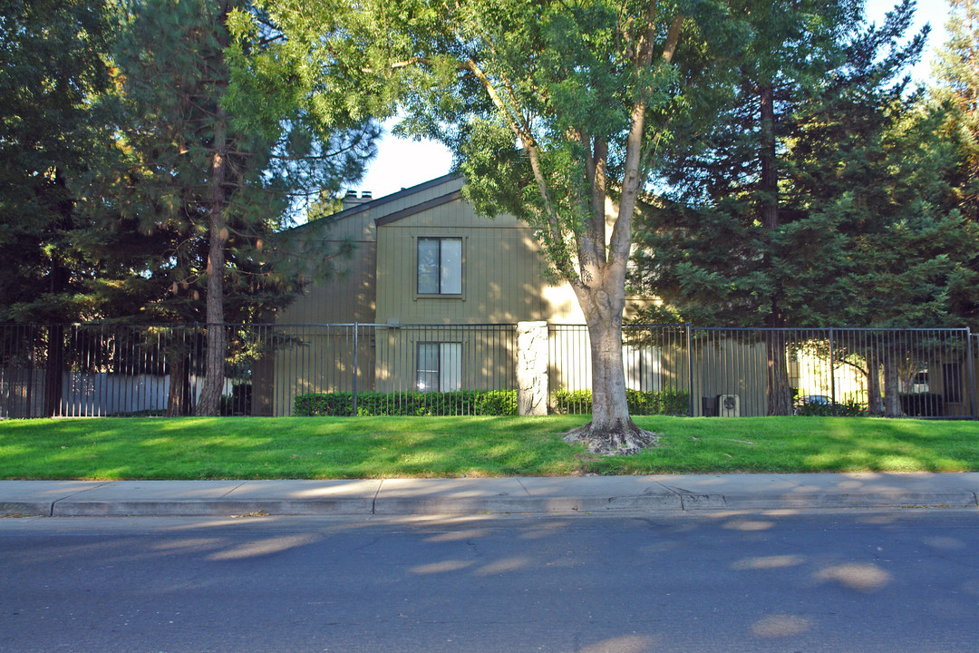 Mariners Pointe Apartments in Stockton, CA - Building Photo