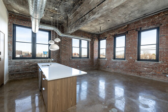 Tate Apartments in St. Louis, MO - Foto de edificio - Interior Photo