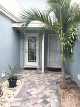 7 Cove Rd in Melbourne Beach, FL - Building Photo - Building Photo