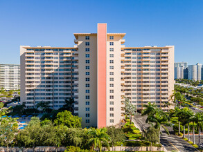 Coral Ridge Towers South in Fort Lauderdale, FL - Building Photo - Building Photo