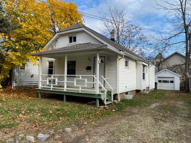 2111 4th Ct in Cuyahoga Falls, OH - Building Photo - Building Photo