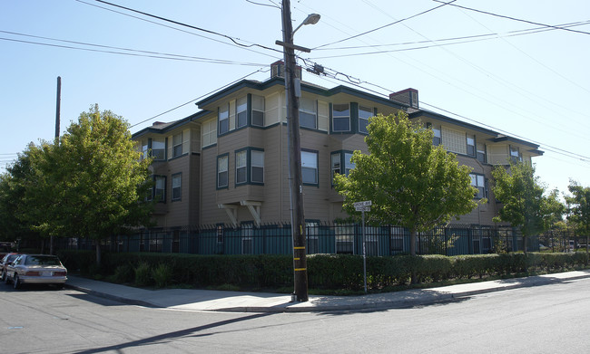 Community Heritage Senior Apartments in Richmond, CA - Building Photo - Building Photo