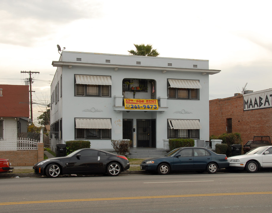 5016 Normandie Ave in Los Angeles, CA - Building Photo