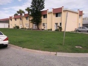 Cascade Apartments & Townhomes in Daytona Beach, FL - Building Photo - Building Photo