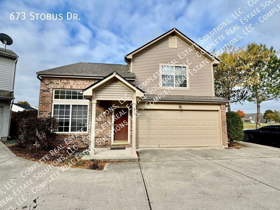 673 Stobus Dr in Greenwood, IN - Building Photo