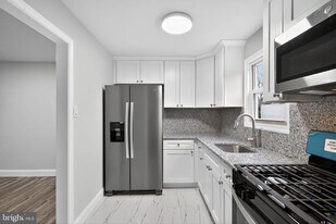 5706 Mitchell Rd in Levittown, PA - Building Photo