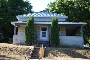 305 SW State St in Pullman, WA - Building Photo