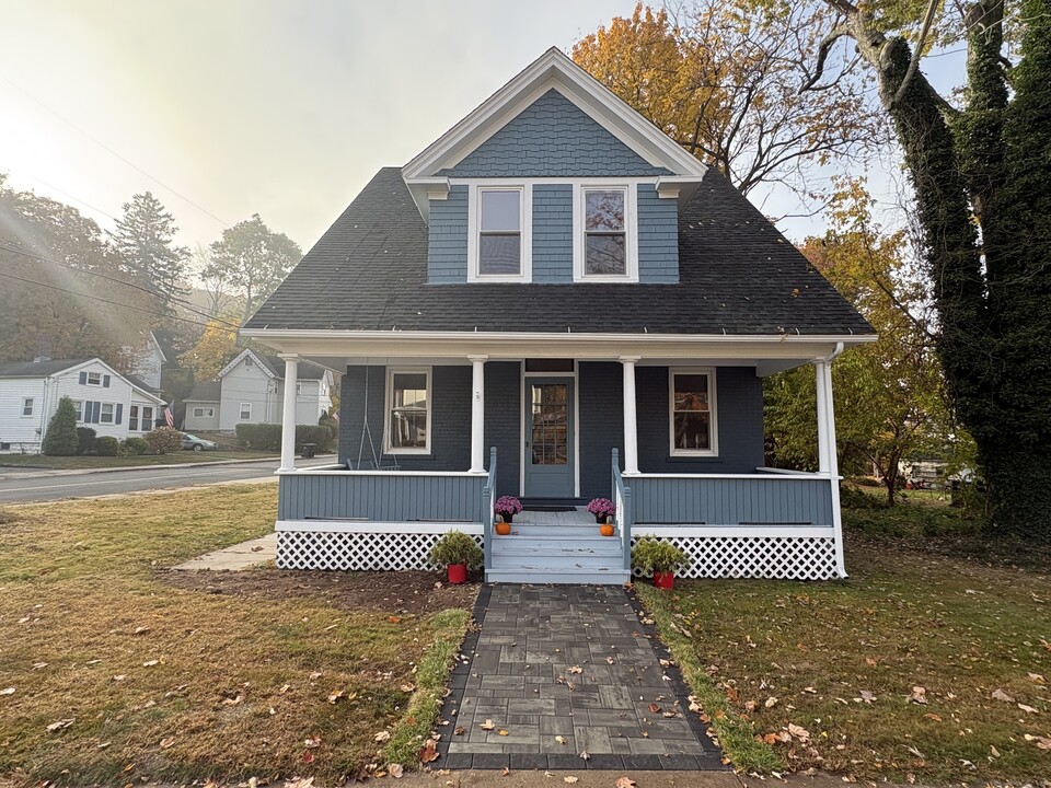 60 Merrell Ave in Southington, CT - Building Photo