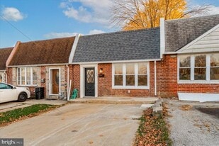 137 E Laughead Ave in Linwood, PA - Building Photo