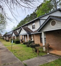 East View Apartments in Greensboro, GA - Building Photo - Building Photo